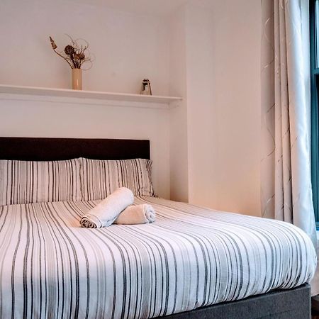 Contractor And Family Friendly Grade II Townhouse- 3 Bedrooms- Free Parking NWI Zewnętrze zdjęcie
