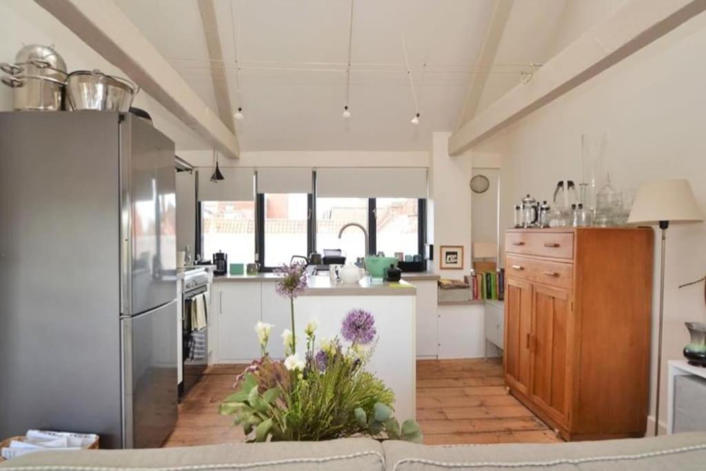 Contractor And Family Friendly Grade II Townhouse- 3 Bedrooms- Free Parking NWI Zewnętrze zdjęcie
