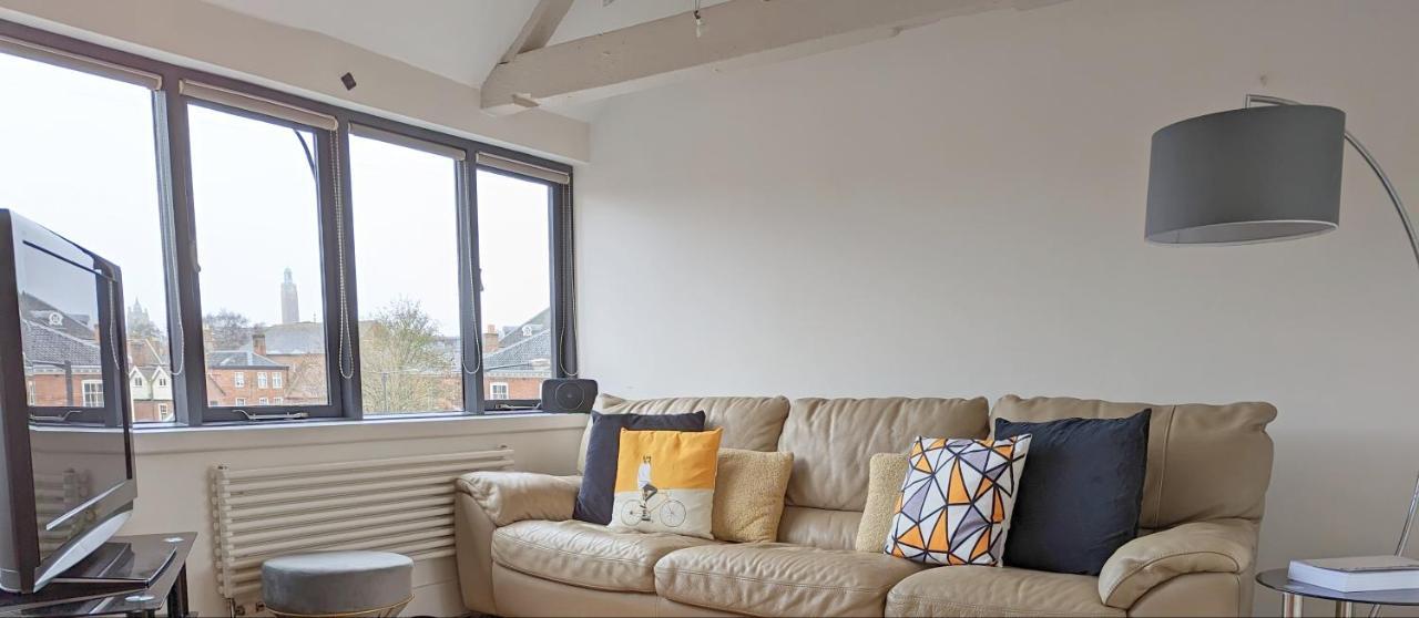 Contractor And Family Friendly Grade II Townhouse- 3 Bedrooms- Free Parking NWI Zewnętrze zdjęcie