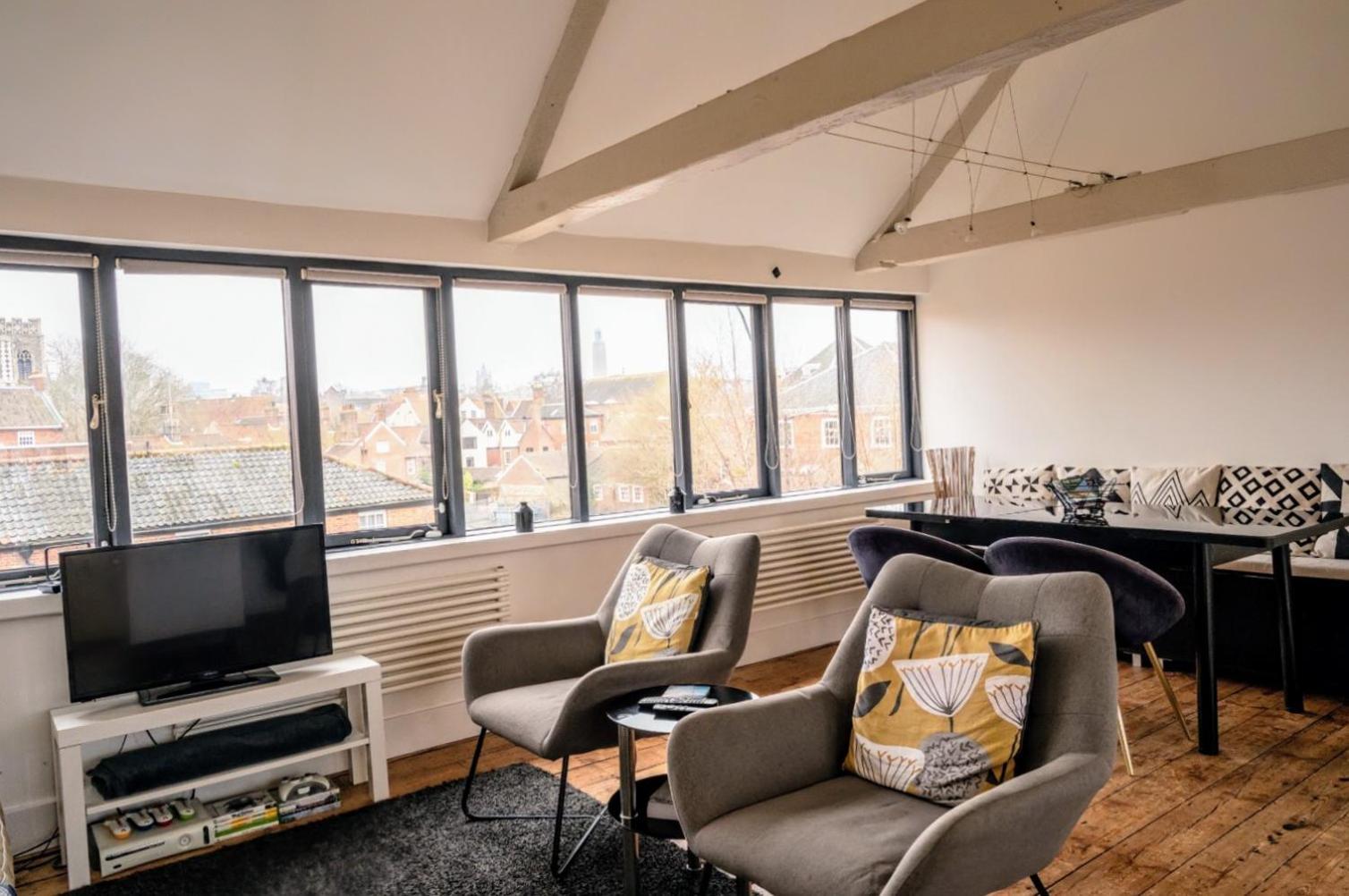 Contractor And Family Friendly Grade II Townhouse- 3 Bedrooms- Free Parking NWI Zewnętrze zdjęcie
